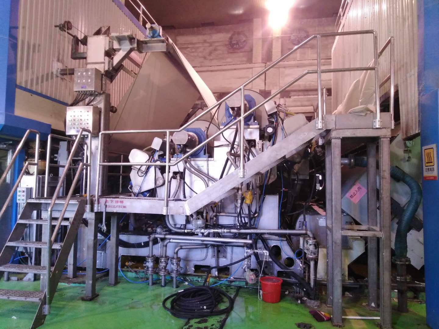 热烈祝贺公司为山东太阳纸业提供的膜转移施胶机开车成功！